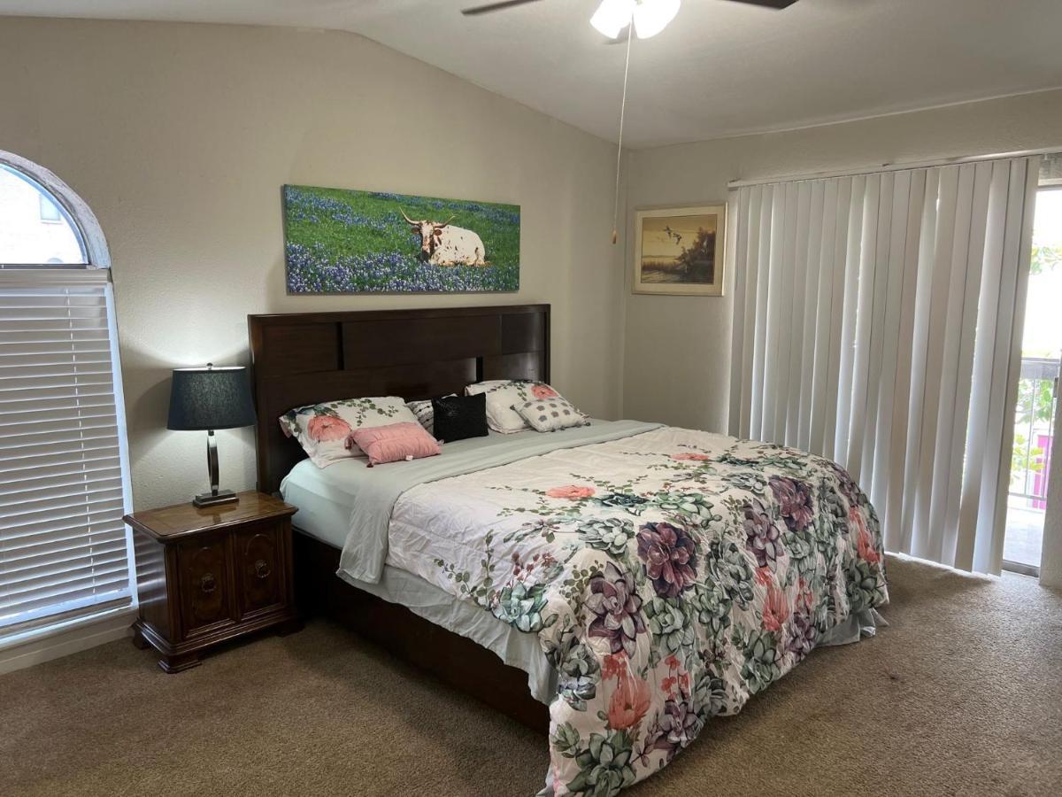 Beautiful 1-Bedroom Townhome With Nice Amenities ヒューストン エクステリア 写真