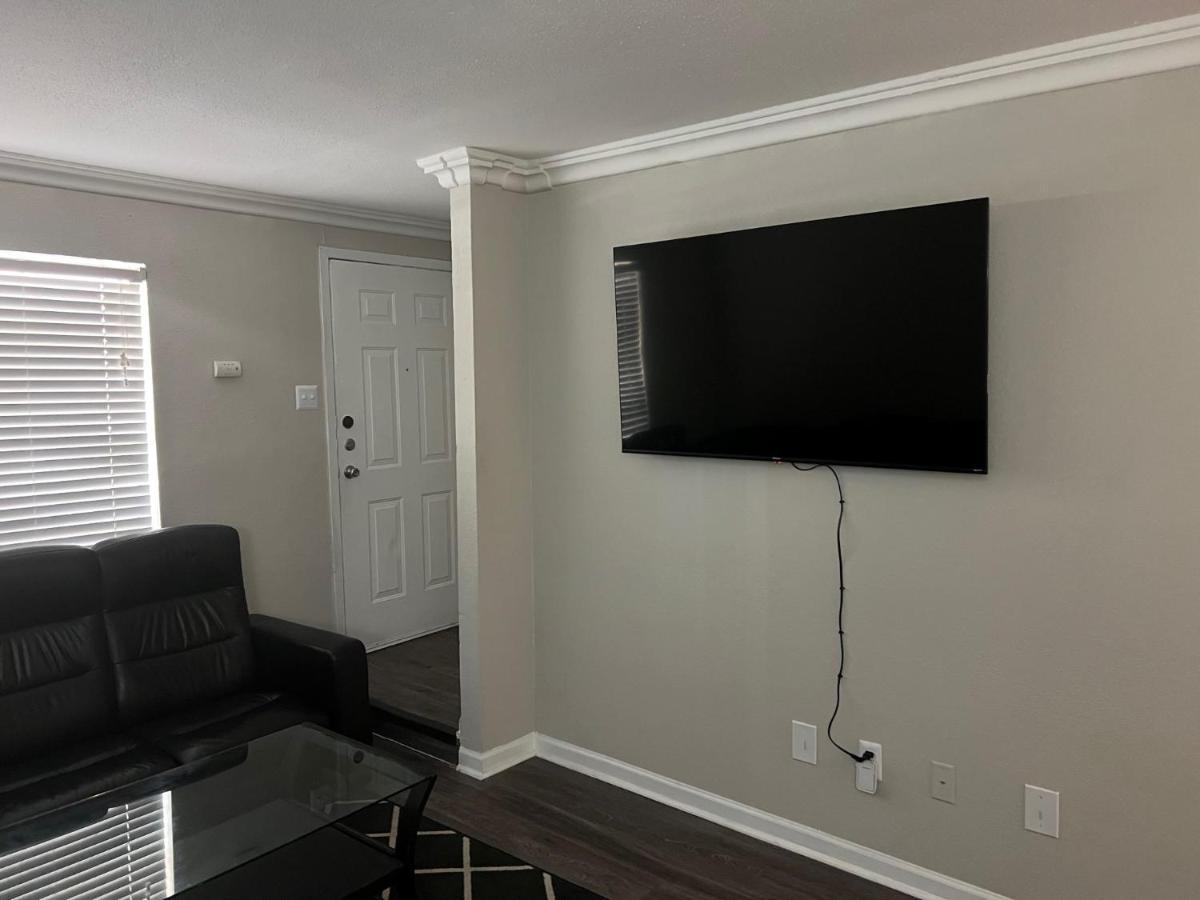 Beautiful 1-Bedroom Townhome With Nice Amenities ヒューストン エクステリア 写真