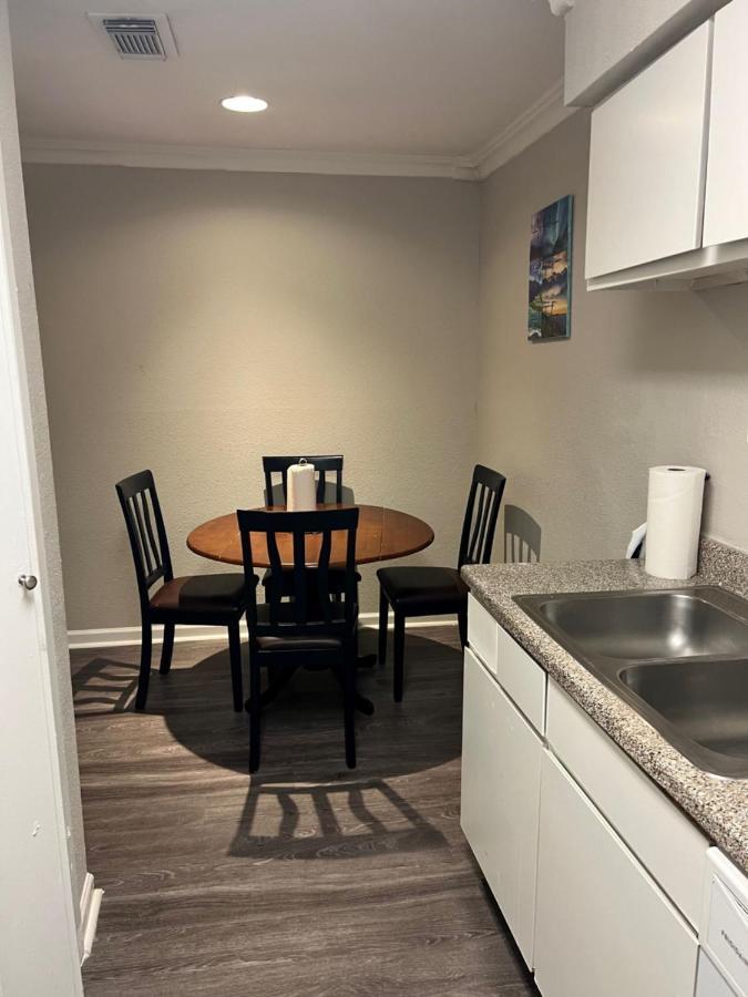 Beautiful 1-Bedroom Townhome With Nice Amenities ヒューストン エクステリア 写真