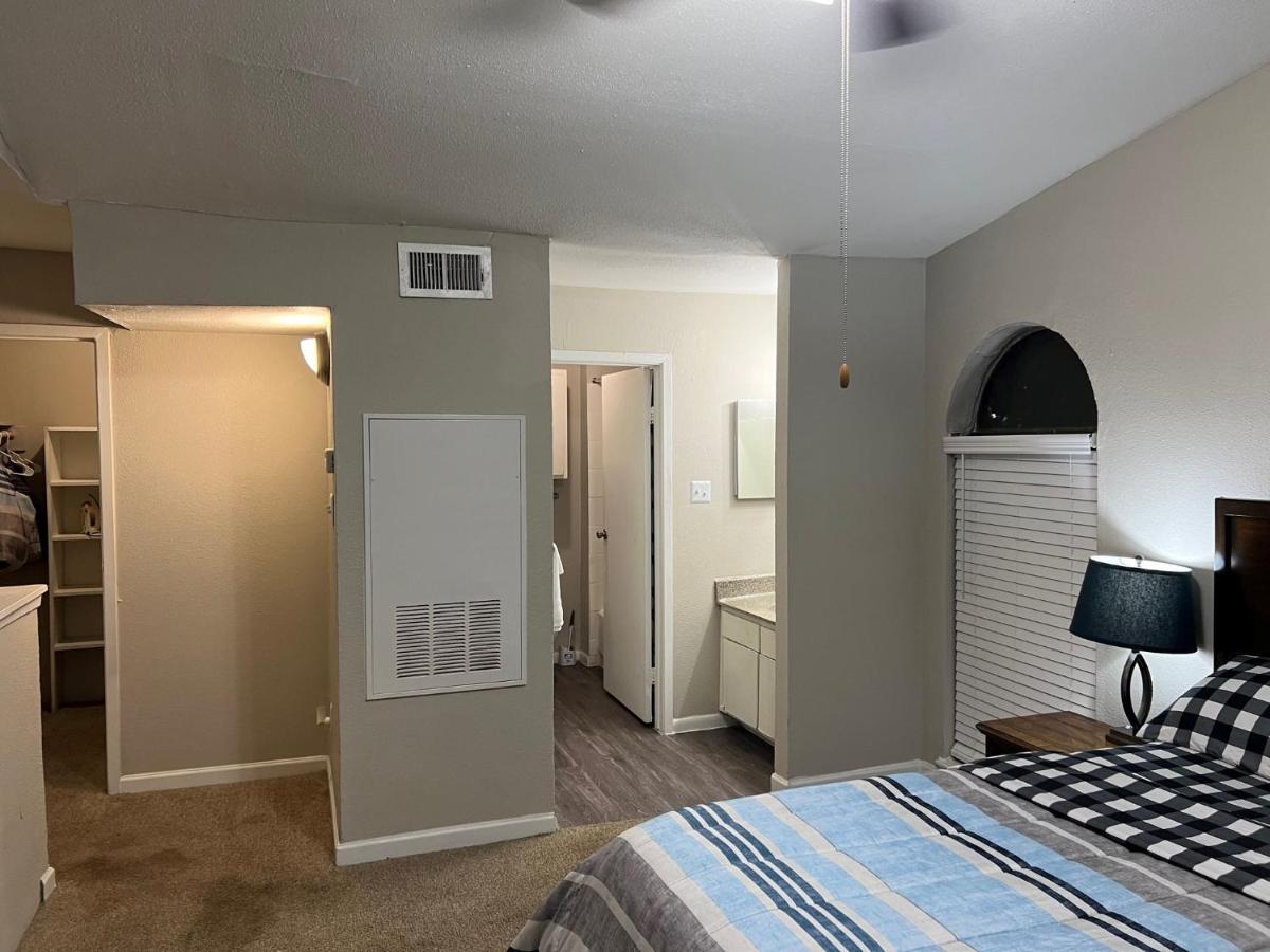 Beautiful 1-Bedroom Townhome With Nice Amenities ヒューストン エクステリア 写真
