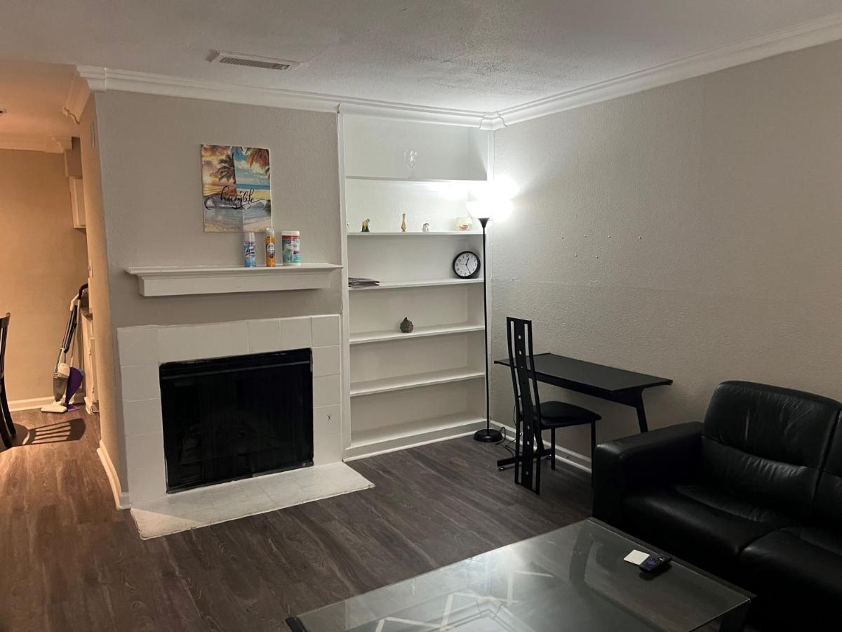 Beautiful 1-Bedroom Townhome With Nice Amenities ヒューストン エクステリア 写真