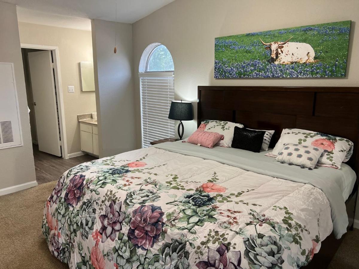 Beautiful 1-Bedroom Townhome With Nice Amenities ヒューストン エクステリア 写真